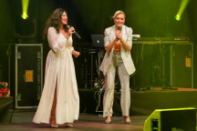 Ilona Csáková, Helena Vondráčková