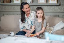 Ulice, Sandra Nováková, Stella Polášková