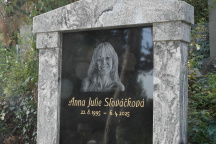 Anna Julie Slováčková, hrob