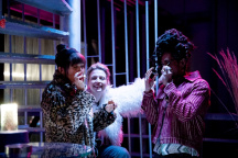 Když se zhasne, Lucie Vondráčková