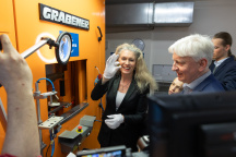 Česká mincovna, Jiří Menzel, Olga Menzelová