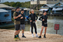 Chicas, Asia Express