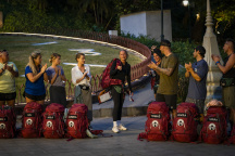 Chicas, Asia Express