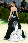 Anne Hathaway na Met Gala. 
