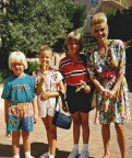 Ivanka Trump se svou maminkou a sourozenci. 