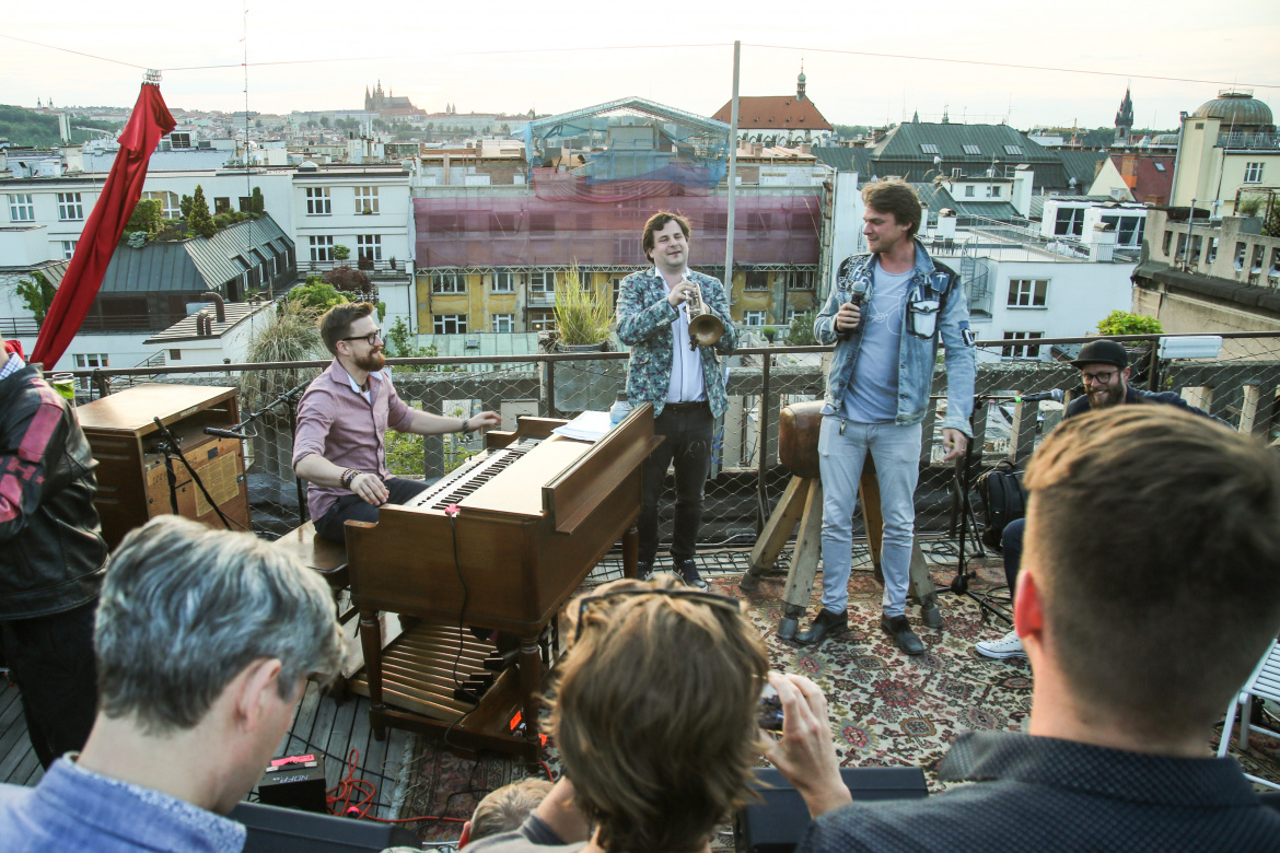 Karlovy Vary na Střeše Lucerny! Potkali se Dyk, Smetana, Issová a další herecké hvězdy