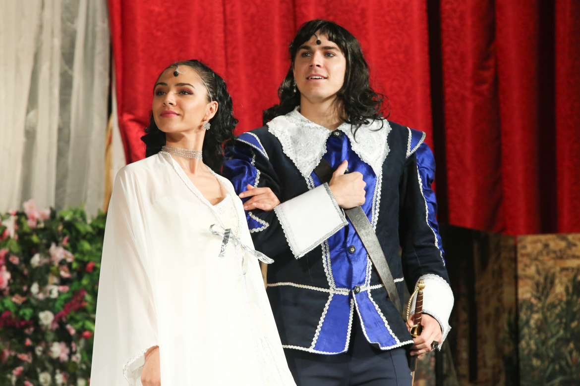 Tipněte si! Šila Hana Gregorová do muzikálu Cyrano kostýmy nebo oponu?