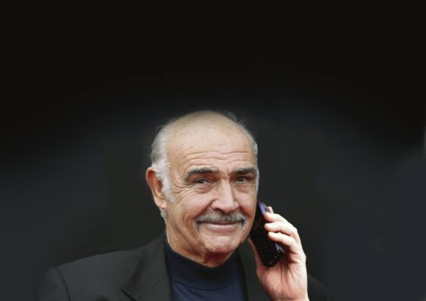 Zemřel první představitel legendárního agenta 007. Bylo mu 90 let