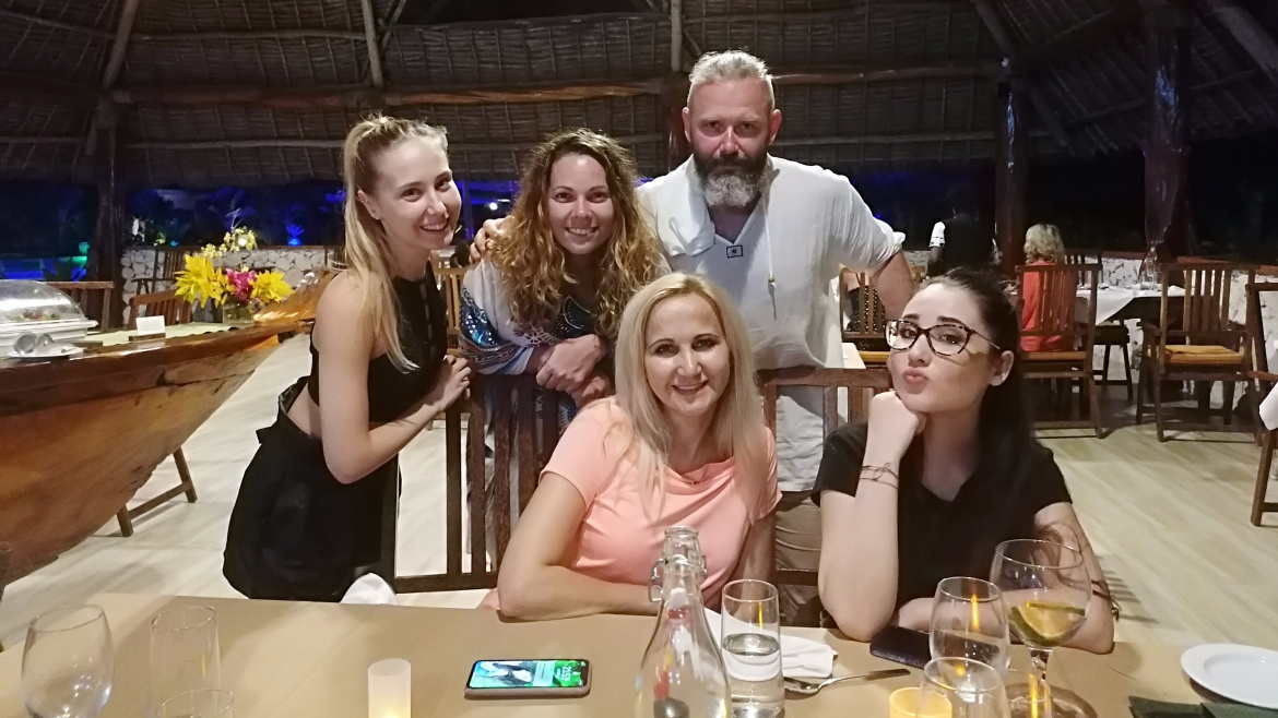 Nosková s Grossovou si zaletěly na večeři na Zanzibar