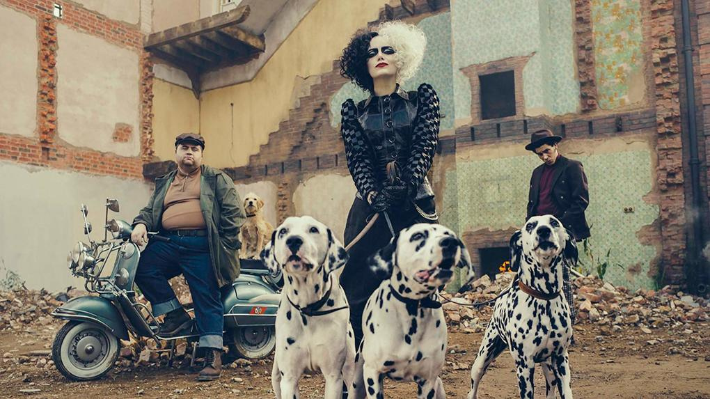 Do kin se chystá nová temná komedie. Podívejte se na trailer filmu Cruella