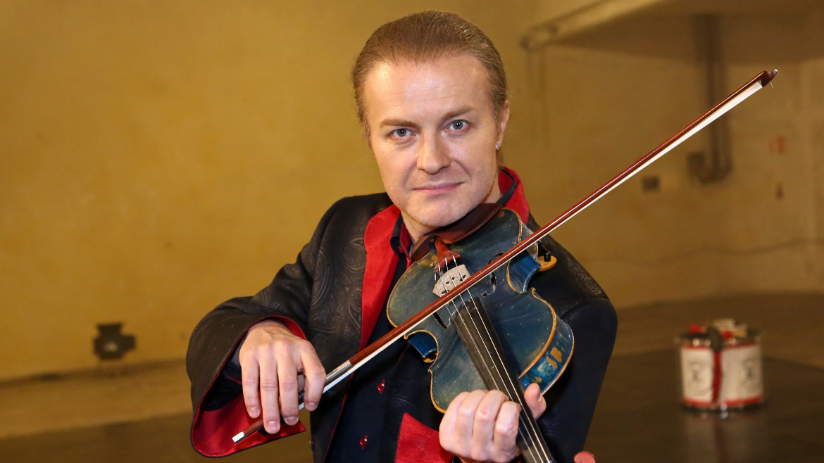 Pavel Šporcl míří s houslemi do Pelhřimova. Čeká ho Paganini