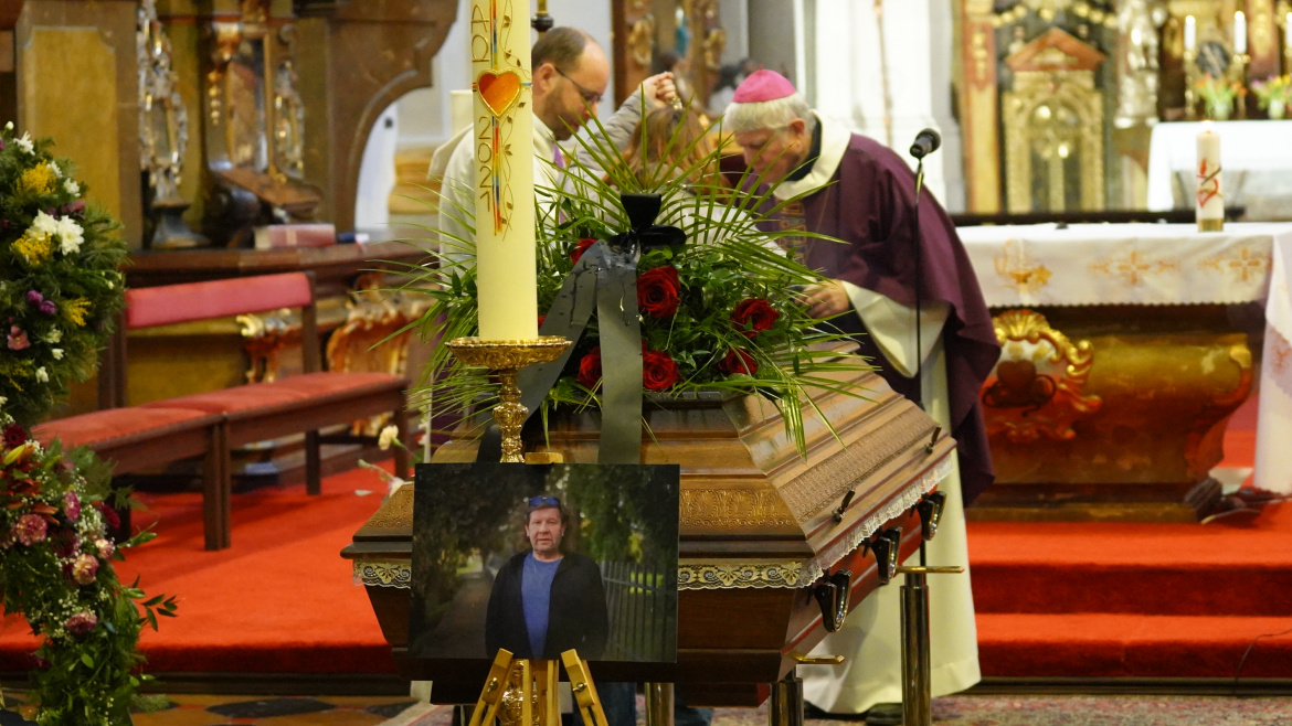 Poslední rozloučení s významným českým fotografem Petrem Našicem