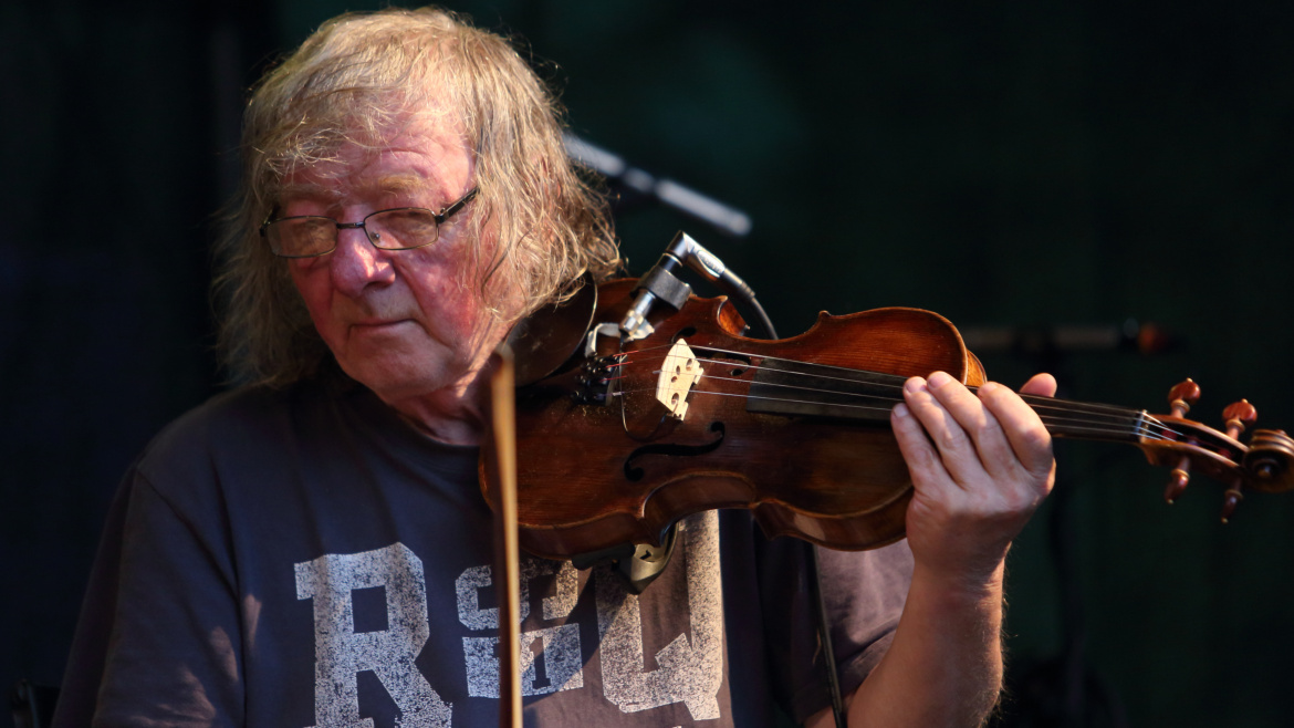 Legenda Jan Hrubý a jeho Trio vyrážejí mezi lidi: Dalo by se tomu říkat Omikron Tour