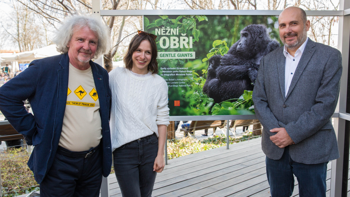 Zoo Praha zahájila jaro ve velkém stylu: Výstava, móda, tramvaj, křest, šek pro ukrajinské zoo  