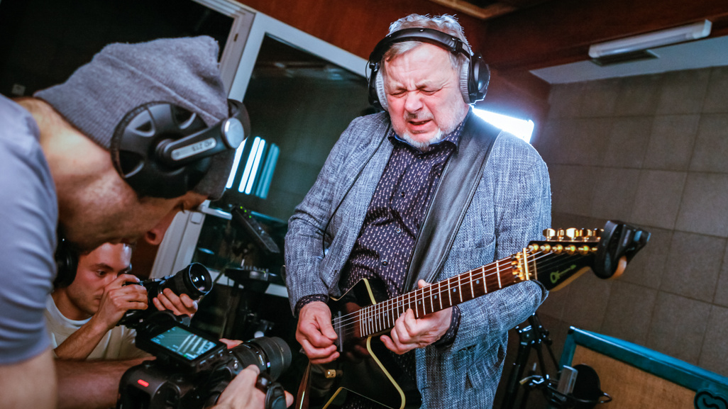 #nevzdamse zpívají Pavlíček, Koller, Orozovič, Načeva, Dusilová a muzikanti z Ukrajiny, Ruska a Běloruska