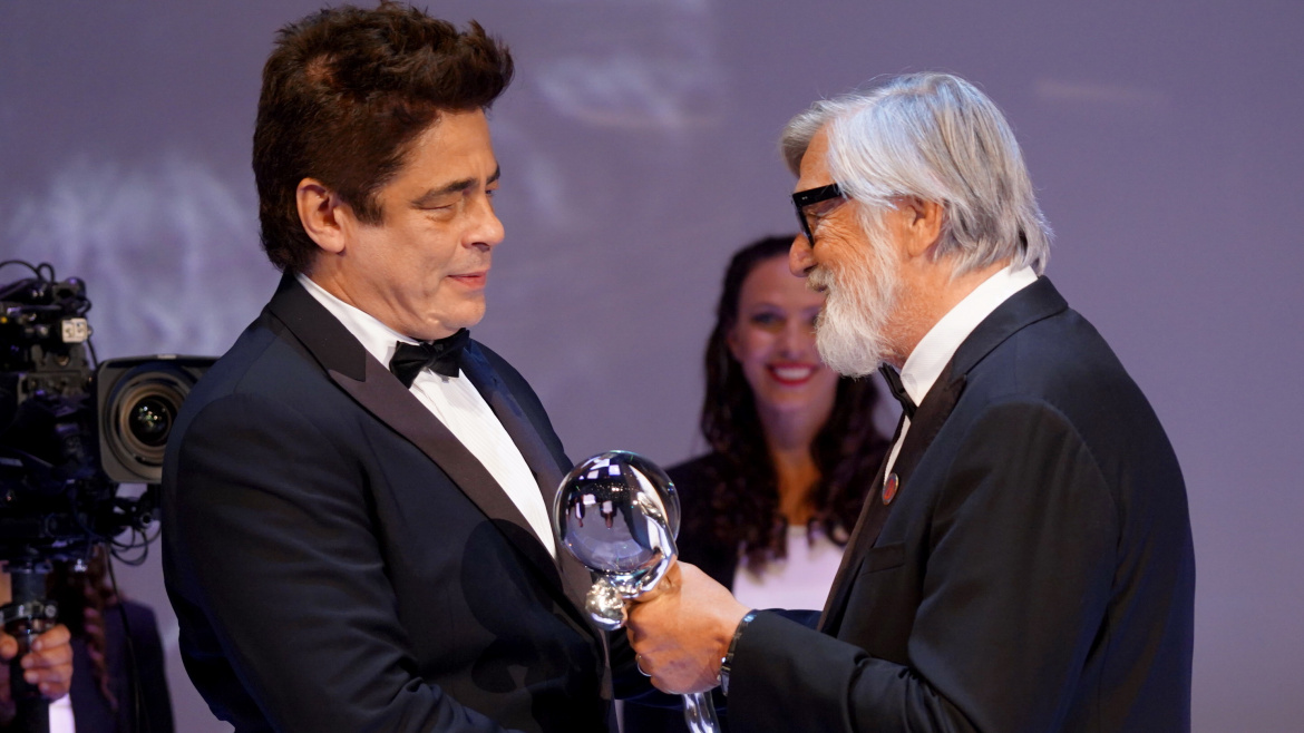 Tvrďák z Hollywoodu Benicio Del Toro převzal cenu prezidenta festivalu