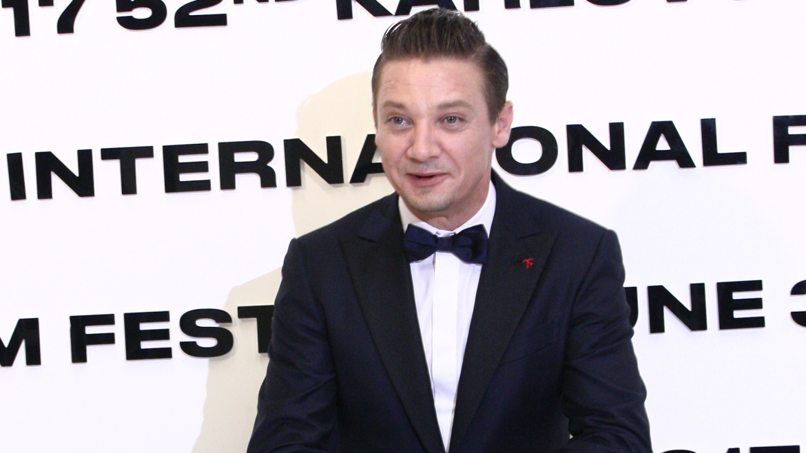 Hvězda Avengers Jeremy Renner se vážně zranil při odklízení sněhu. Je v kritickém stavu