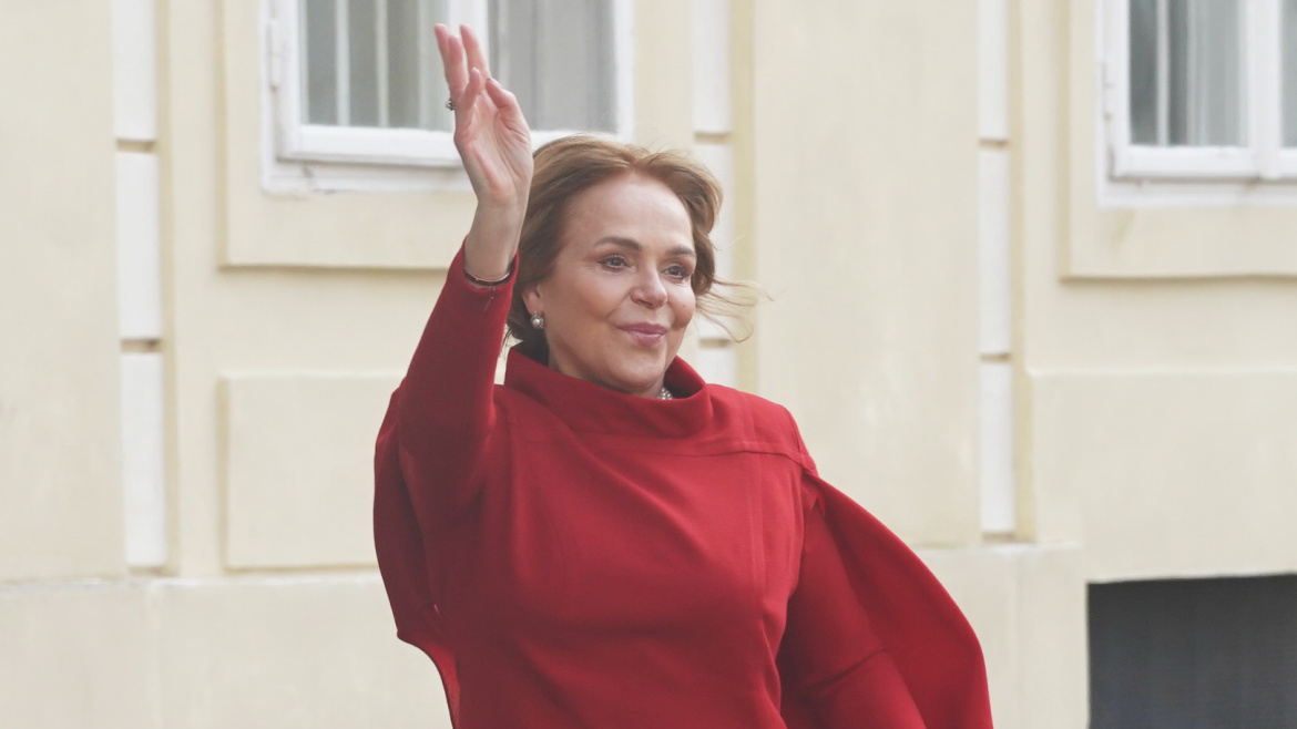 Dagmar Havlová mezi hosty inaugurace zářila. V červených šatech byla nepřehlédnutelná