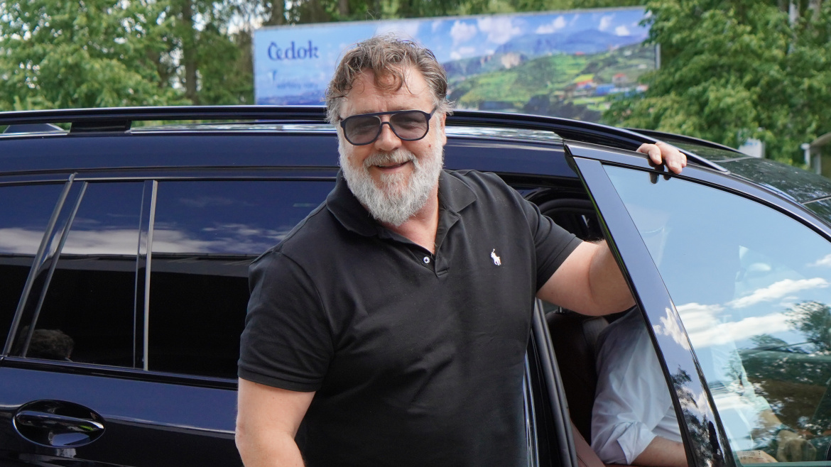 Russel Crowe, představitel slavného Gladiátora, je ve Varech