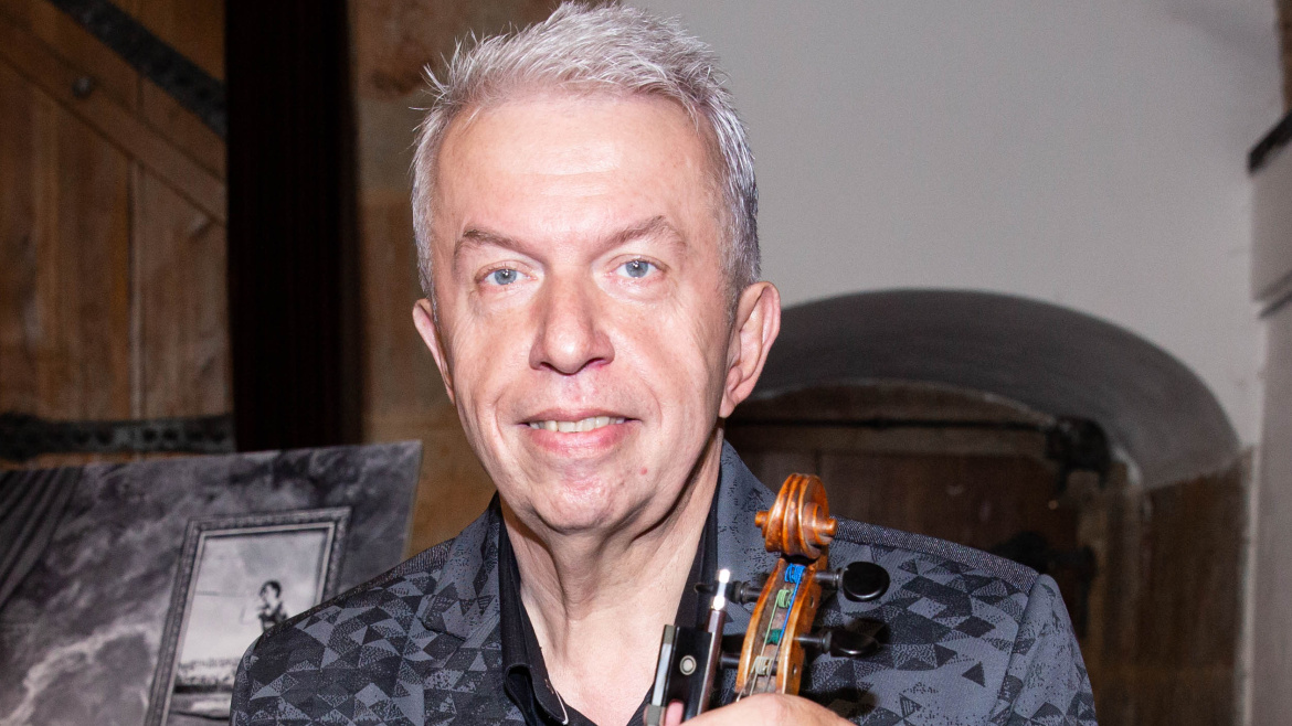 Unikátní výstavou historických houslí provede Jaroslav Svěcený. Festival Jihočeské Nové Hrady však nabízí ještě více