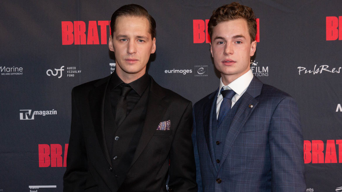 Filmoví bratři se oblékají jako hollywoodské stylové hvězdy
