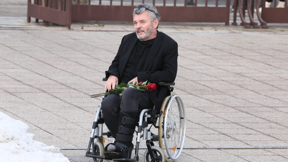  Herec Jiří Štrébl je upoután na invalidní vozík! Na pohřeb Hadrbolcové ho museli dovézt!