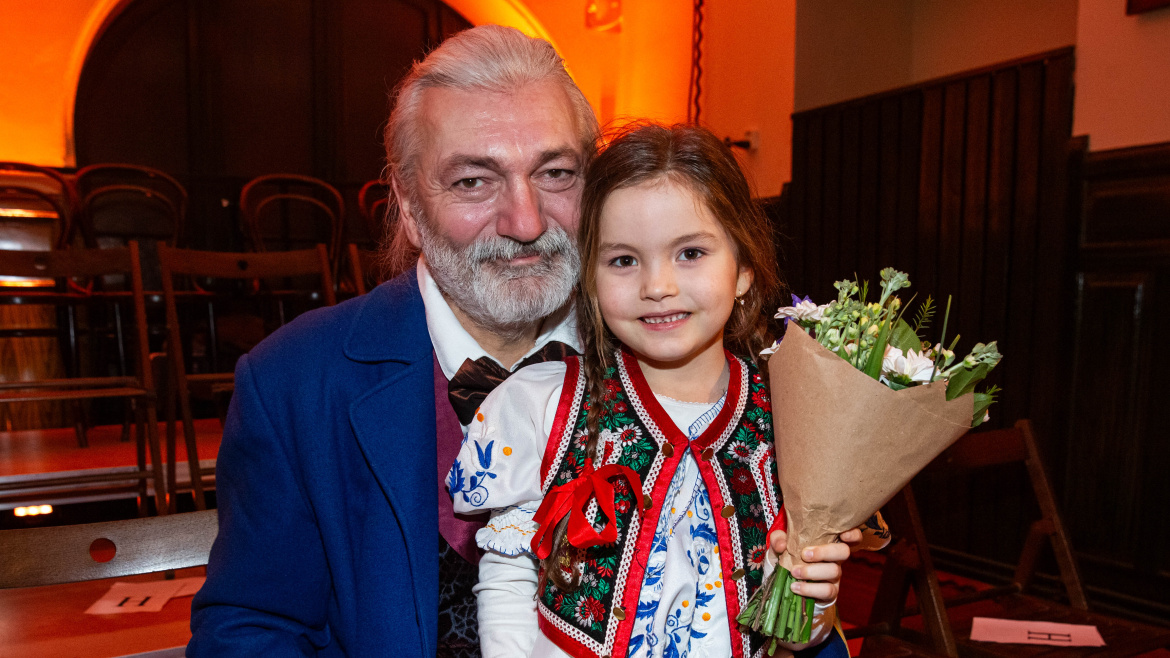 Daniel Hůlka s dcerou na jednom jevišti. Svého Kecala zpíval s nachlazením, ulehla i „Mařenka“ Tereza Mátlová