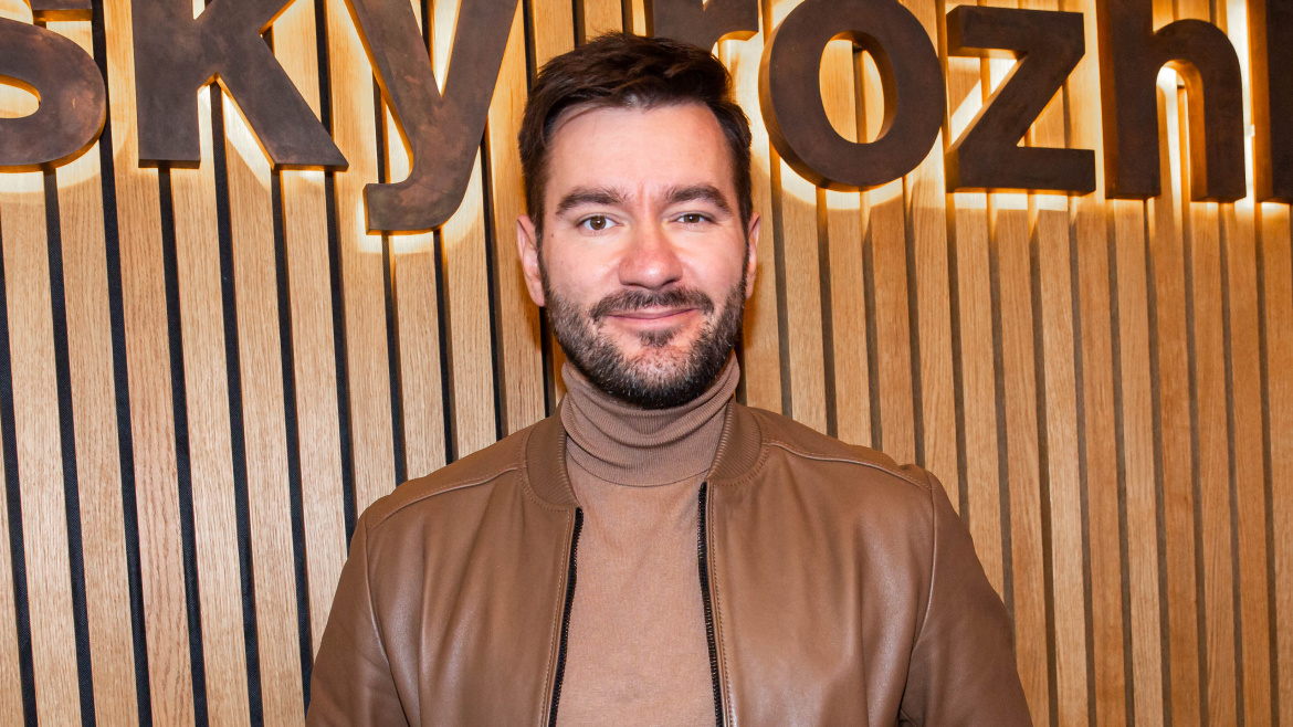 Marek Ztracený vydává singl „Zastav mě“. Před startem Zpátky tour přináší osobní výpověď i splněný sen v Kalifornii