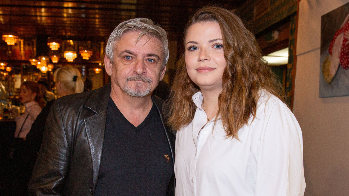 Nesnáším, když mě neustále titulují jako dcera baviče Michala Suchánka, je to unavující, říká Berenika