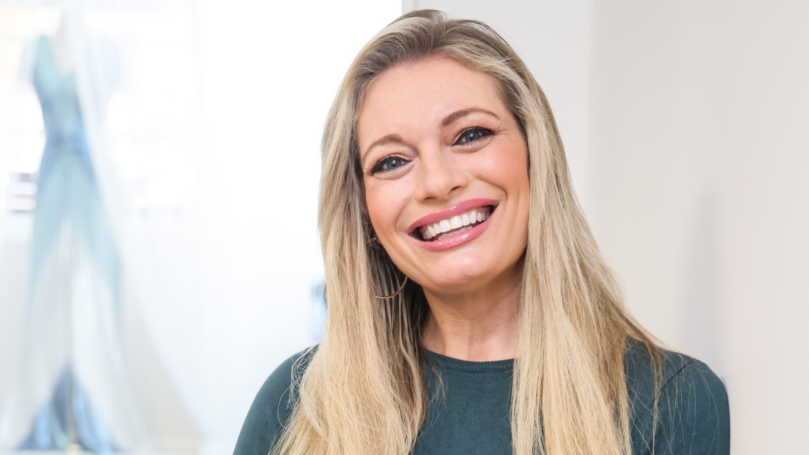 Partner Lucie Borhyové by si měl pořídit zbrojní pas. Nejžhavější moderátorka Česka ukázala nekonečně dlouhé nohy
