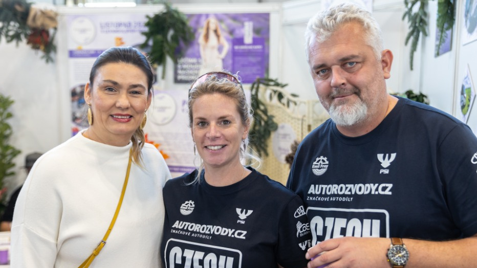Závodnice Ollie Roučková další Dakar nepojede. Místo toho bude vozit kočárek