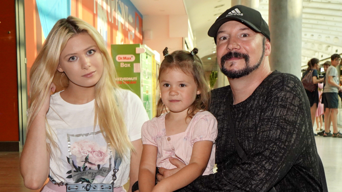 Lucie Matušová překvapila krásným zpěvem. S novými vlasy přišla i dojemná vánoční píseň