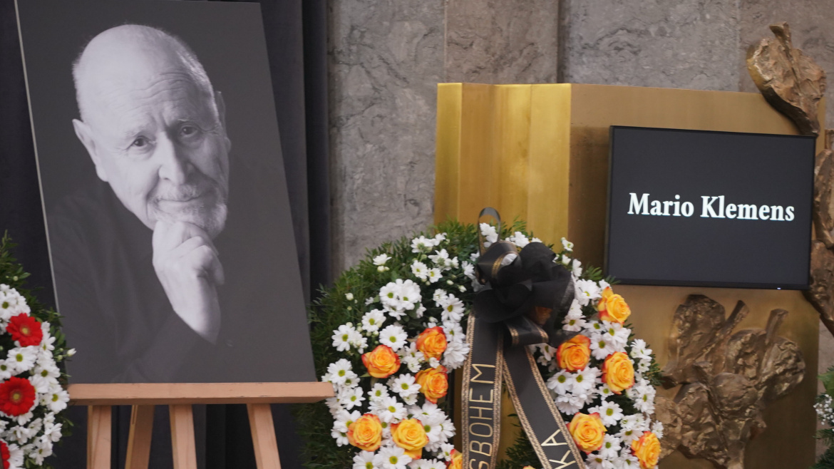 Malásek, Soukup, Brousek a další. Hudebníci se přišli rozloučit s legendárním dirigentem Mario Klemensem