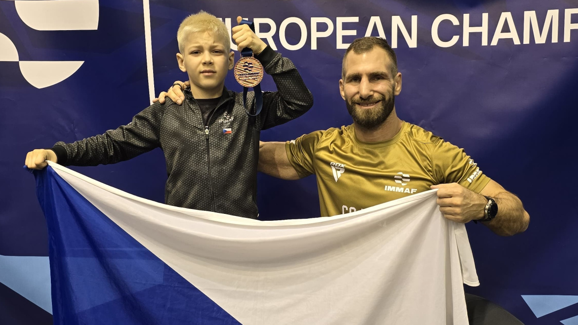 Pyšný trenér MMA Reinders: Jeho malý svěřenec veze domů medaili 
