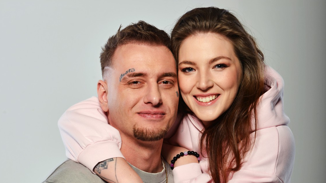 Konec ve StarHouse: Kitty se se slzami loučí s vilou. Nechává tam svého milého