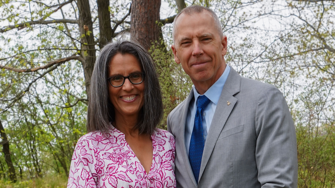 Astronaut Feustel vyvezl Nerudu i Krtečka do kosmu. Teď se jeho strom zabydlel v botanické v Troji