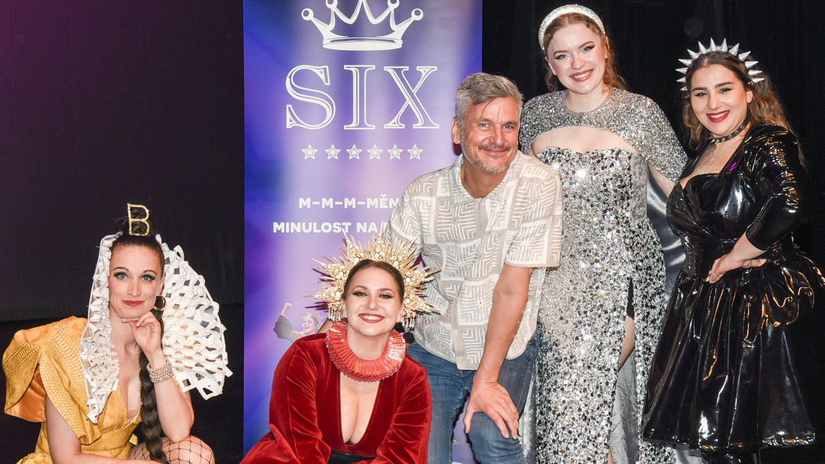 Muzikál SIX: Manželky Jindřicha VIII. rozjedou v Hybernii královskou párty