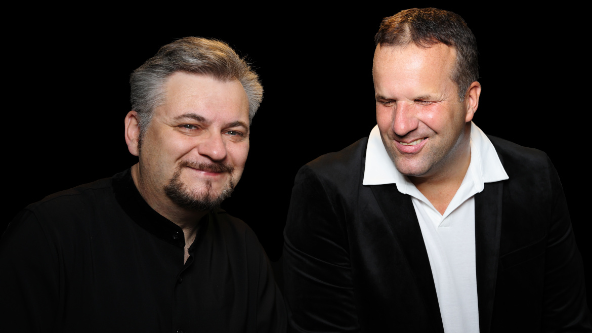 Nevidomý zpěvák Jan Jareš zve na jedinečný koncert. Pod taktovkou Alima Šacha vystoupí v naprosté tmě