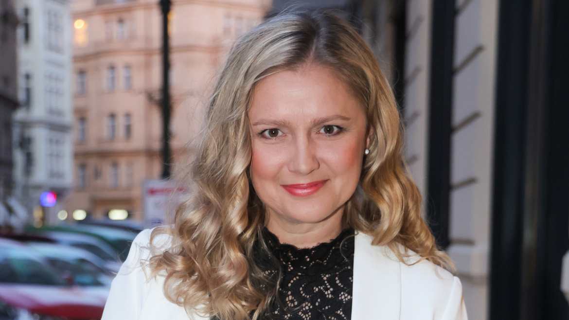 Bývalá Miss usedne do parlamentních lavic. Monika Brzesková korunku získala před 30 lety