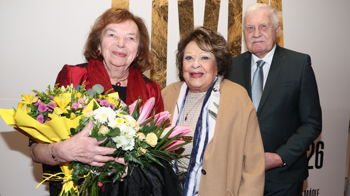 Elegance na červeném koberci: Dvě bývalé první dámy a legenda českého herectví Jiřina Bohdalová