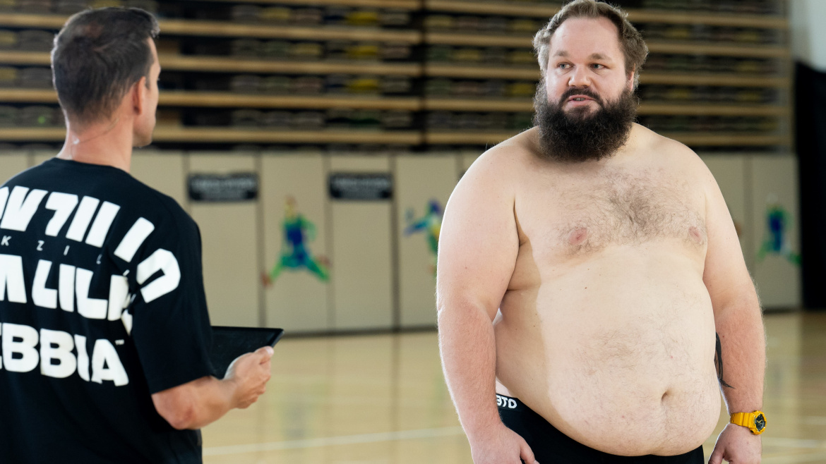 Žraní na tajňačku, fastfoody cestou domů a 185 kilogramů. V Extrémních proměnách se představí Tomáš