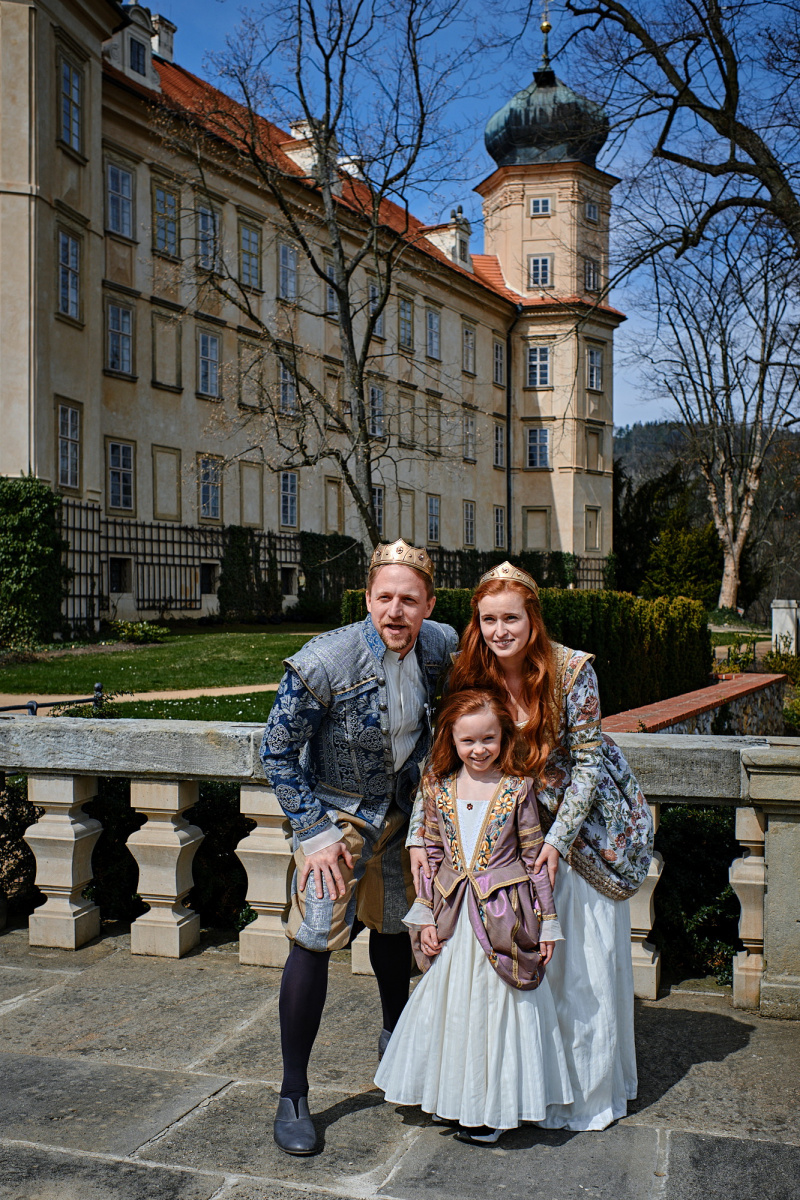 První video z dvojky Tajemství staré bambitky. Co malá Johanka prozradila na Kluse a Vetchého